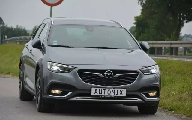 OPEL Insignia Sports Tourer 2.0 Direct Inj Trb 4x4 Innovation