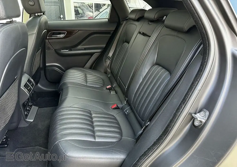 JAGUAR F-Pace 2.0 i4D AWD Prestige