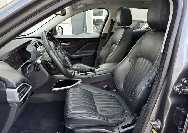 JAGUAR F-Pace 2.0 i4D AWD Prestige