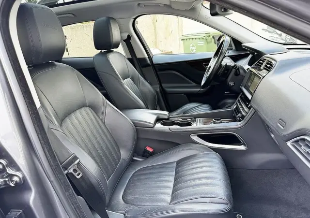 JAGUAR F-Pace 2.0 i4D AWD Prestige