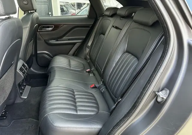 JAGUAR F-Pace 2.0 i4D AWD Prestige