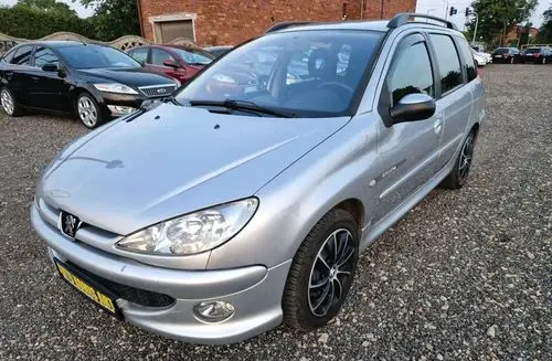 PEUGEOT 206 