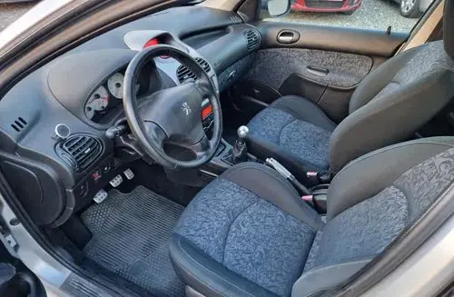PEUGEOT 206 