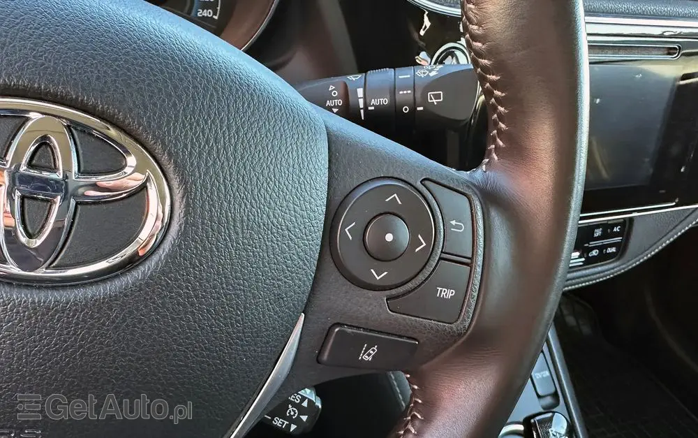 TOYOTA Auris Hybrid 135 Comfort