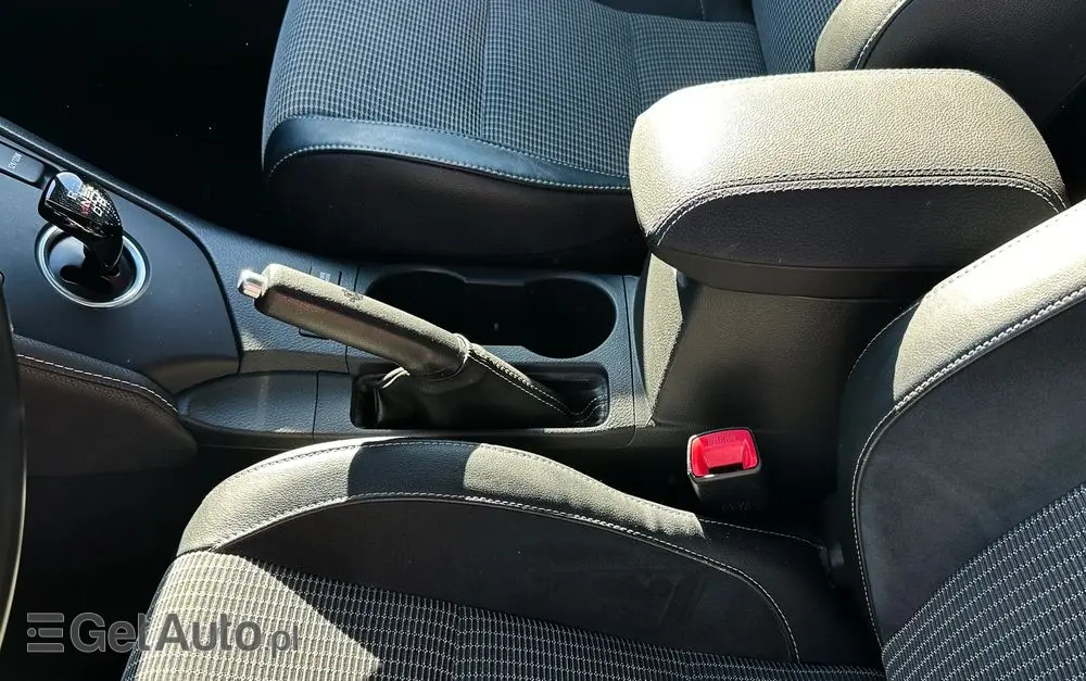 TOYOTA Auris Hybrid 135 Comfort