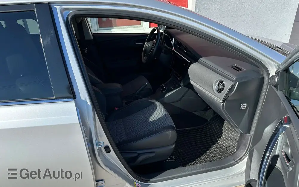 TOYOTA Auris Hybrid 135 Comfort