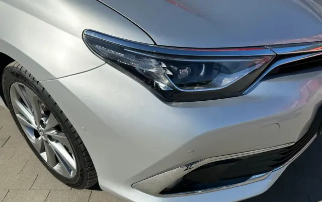 TOYOTA Auris Hybrid 135 Comfort