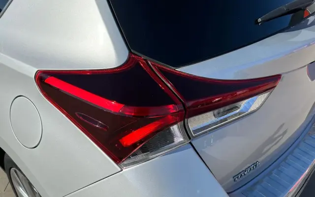 TOYOTA Auris Hybrid 135 Comfort