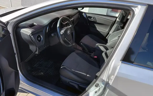 TOYOTA Auris Hybrid 135 Comfort