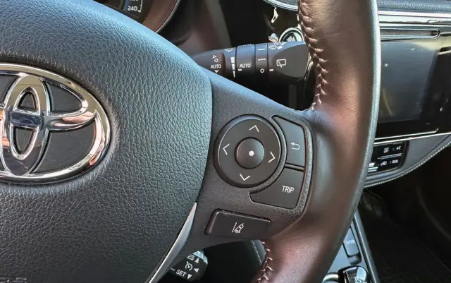 TOYOTA Auris Hybrid 135 Comfort