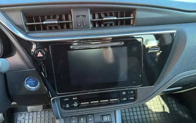 TOYOTA Auris Hybrid 135 Comfort