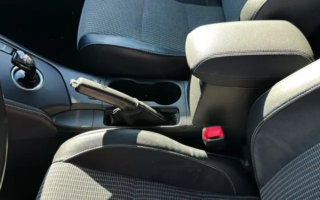 TOYOTA Auris Hybrid 135 Comfort