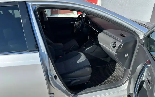 TOYOTA Auris Hybrid 135 Comfort