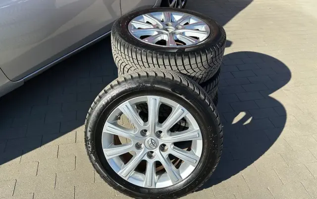 TOYOTA Auris Hybrid 135 Comfort