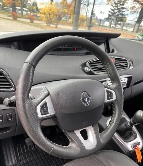 RENAULT Grand Scenic 