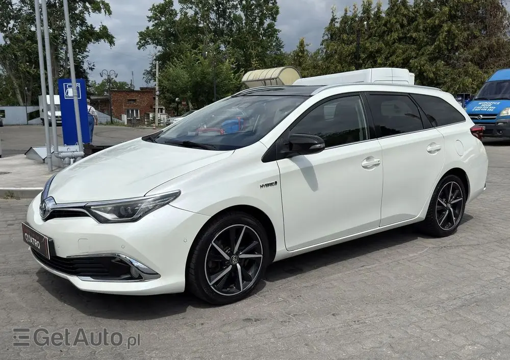 TOYOTA Auris 