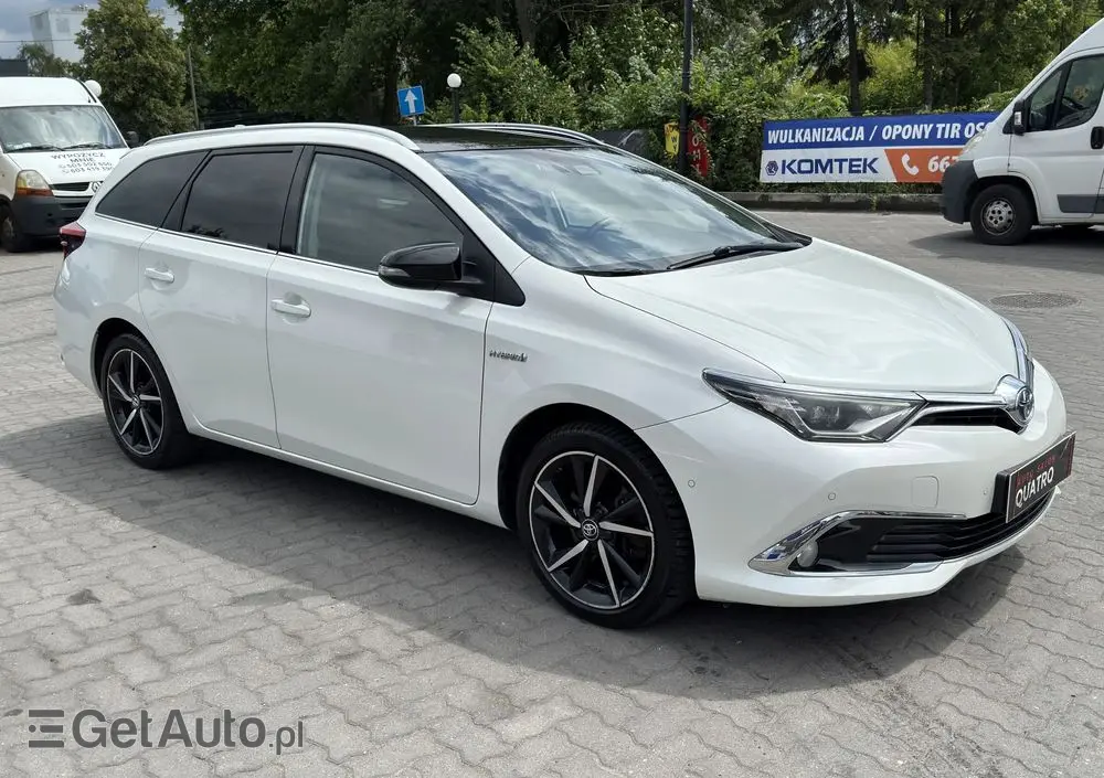 TOYOTA Auris 