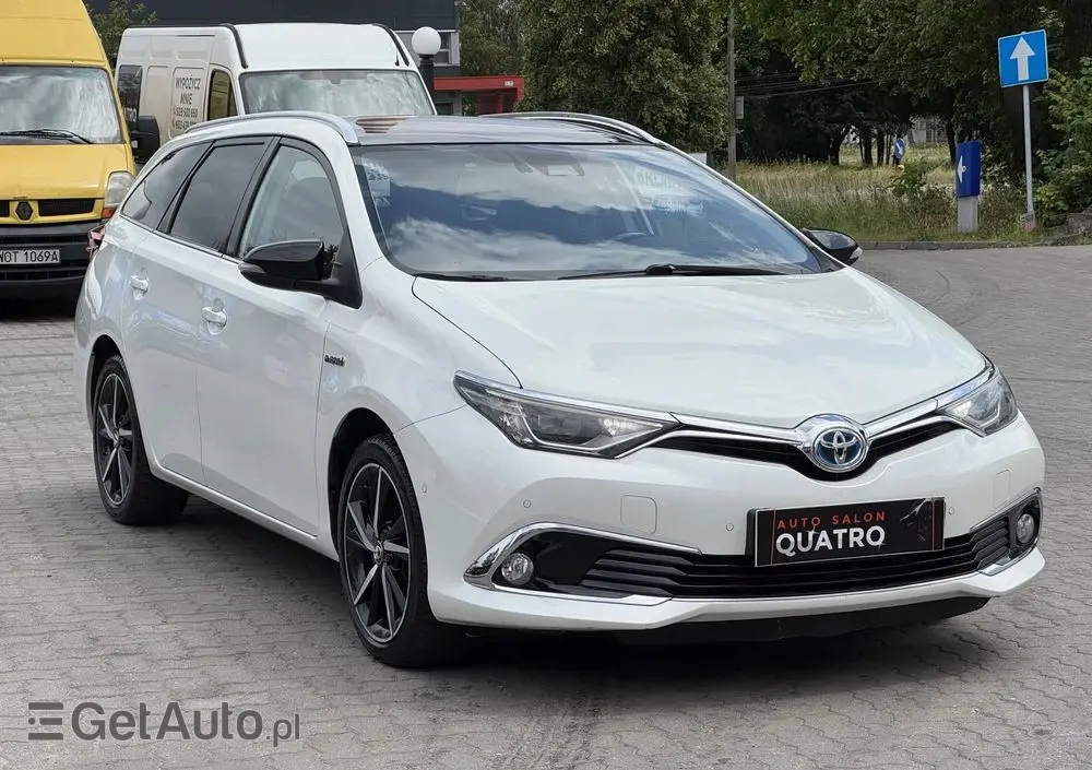 TOYOTA Auris 