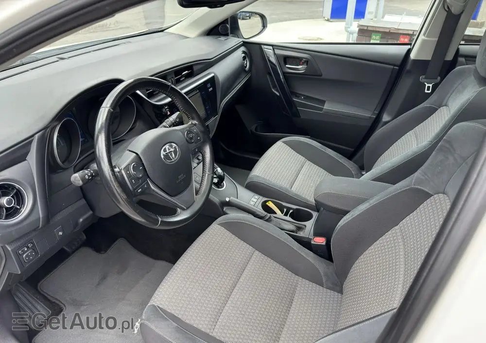 TOYOTA Auris 