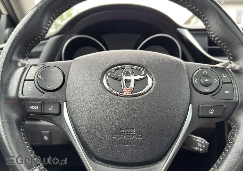 TOYOTA Auris 