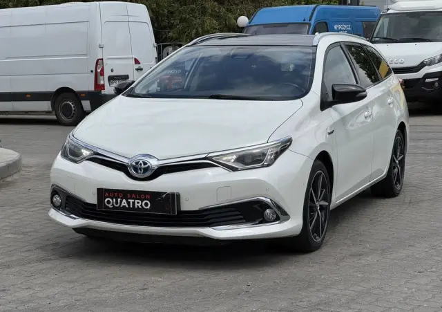 TOYOTA Auris 