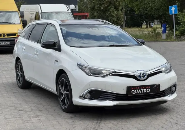 TOYOTA Auris 