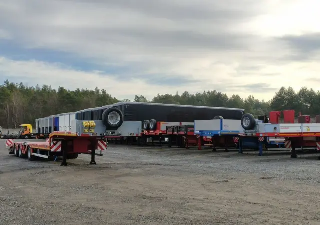 MAX TRAILER 3-Osie Oś skrętna Oś Podnoszona Nooteboom 