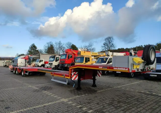 MAX TRAILER 3-Osie Oś skrętna Oś Podnoszona Nooteboom 