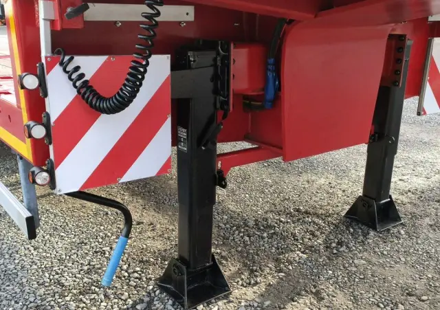 MAX TRAILER 3-Osie Oś skrętna Oś Podnoszona Nooteboom 