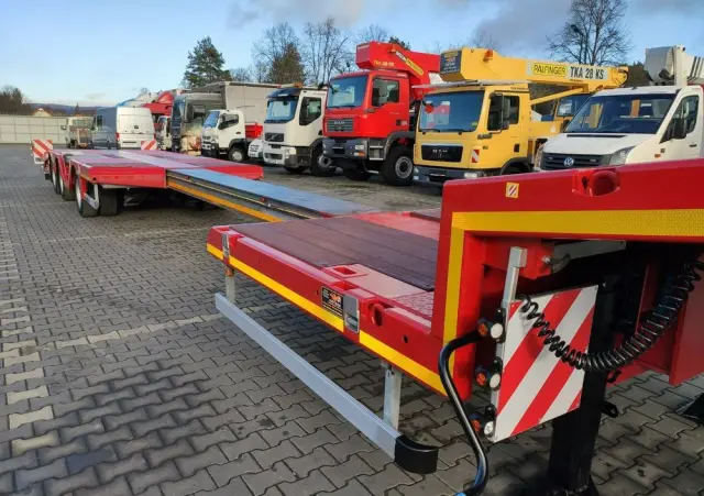 MAX TRAILER 3-Osie Oś skrętna Oś Podnoszona Nooteboom 