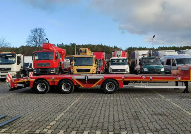 MAX TRAILER 3-Osie Oś skrętna Oś Podnoszona Nooteboom 