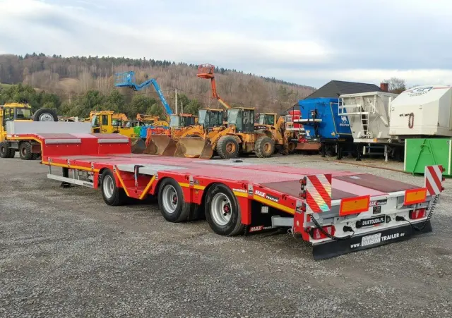 MAX TRAILER 3-Osie Oś skrętna Oś Podnoszona Nooteboom 