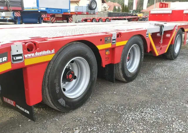 MAX TRAILER 3-Osie Oś skrętna Oś Podnoszona Nooteboom 