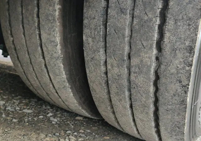 MAX TRAILER 3-Osie Oś skrętna Oś Podnoszona Nooteboom 