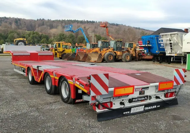 MAX TRAILER 3-Osie Oś skrętna Oś Podnoszona Nooteboom 