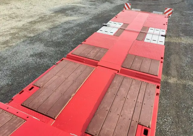 MAX TRAILER 3-Osie Oś skrętna Oś Podnoszona Nooteboom 