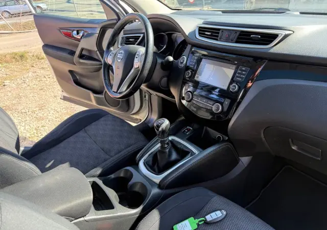 NISSAN Qashqai 1.6 DCi 4x4 Tekna