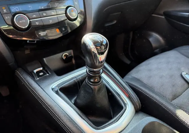 NISSAN Qashqai 1.6 DCi 4x4 Tekna