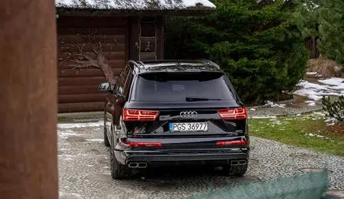 AUDI Q7 