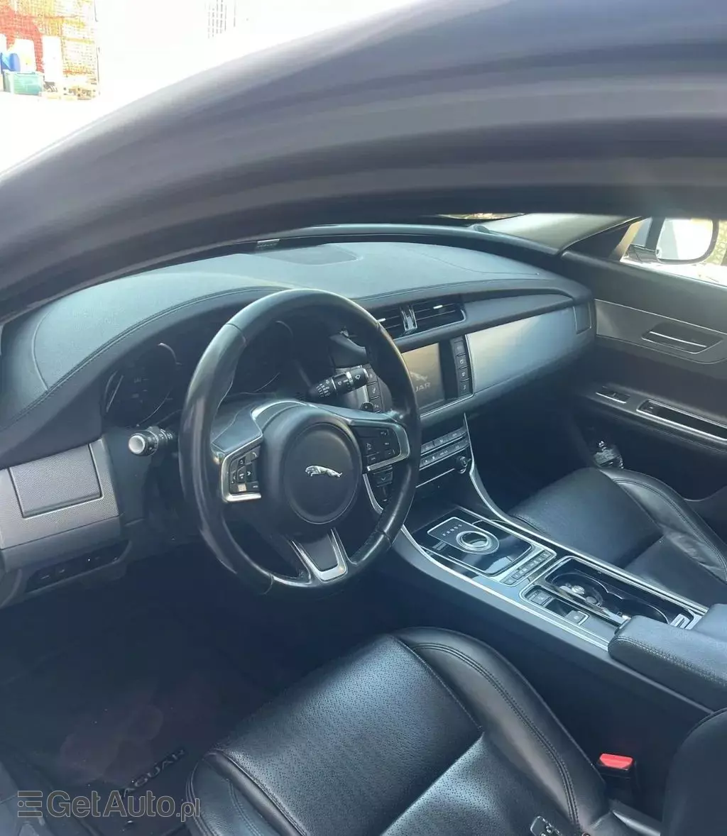 JAGUAR XF 