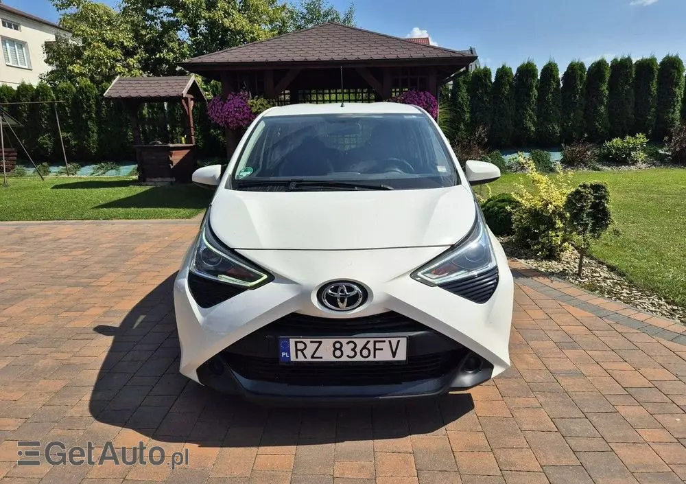 TOYOTA Aygo X-play
