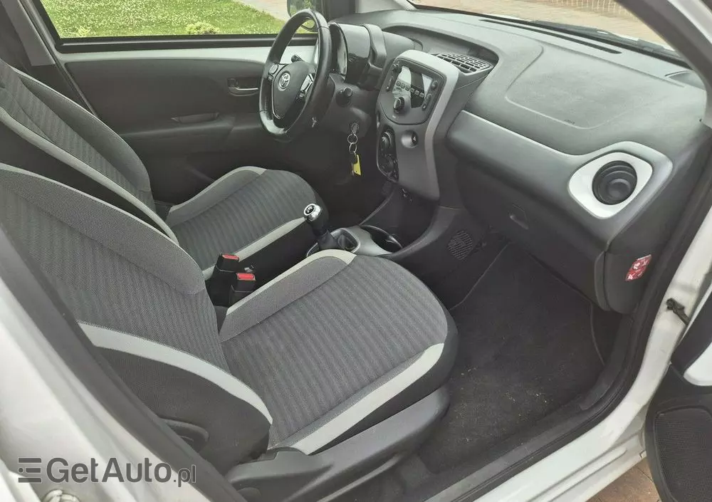 TOYOTA Aygo X-play