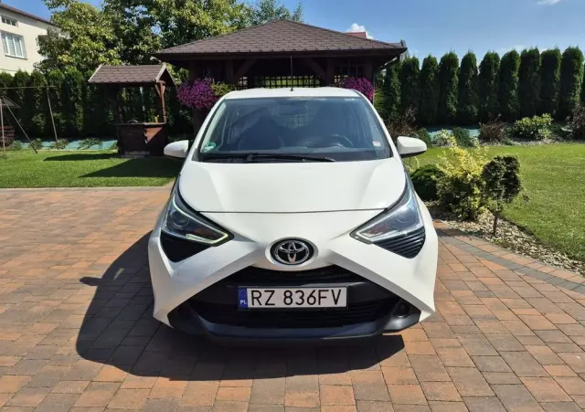 TOYOTA Aygo X-play