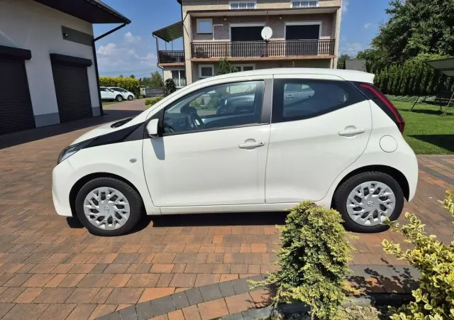 TOYOTA Aygo X-play