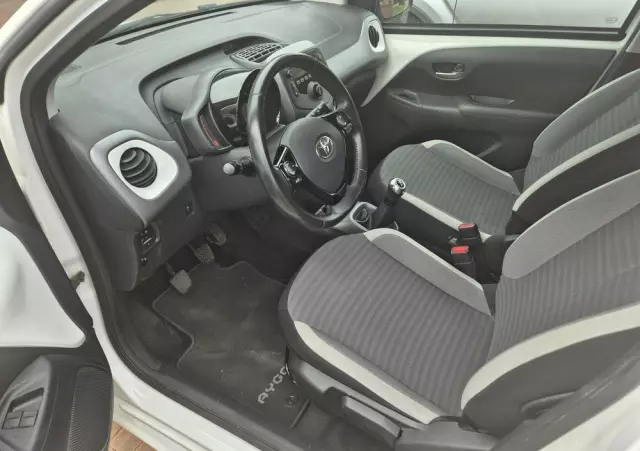 TOYOTA Aygo X-play