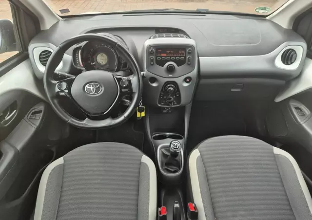 TOYOTA Aygo X-play