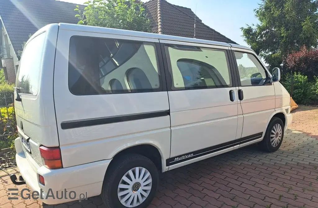 VOLKSWAGEN Multivan 