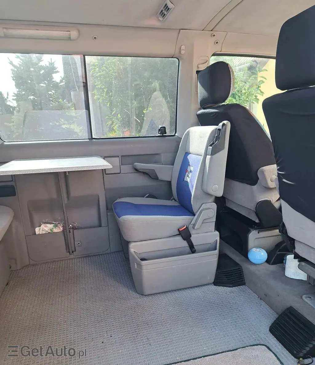 VOLKSWAGEN Multivan 