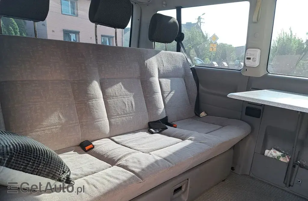 VOLKSWAGEN Multivan 