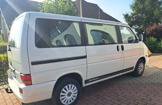 VOLKSWAGEN Multivan 